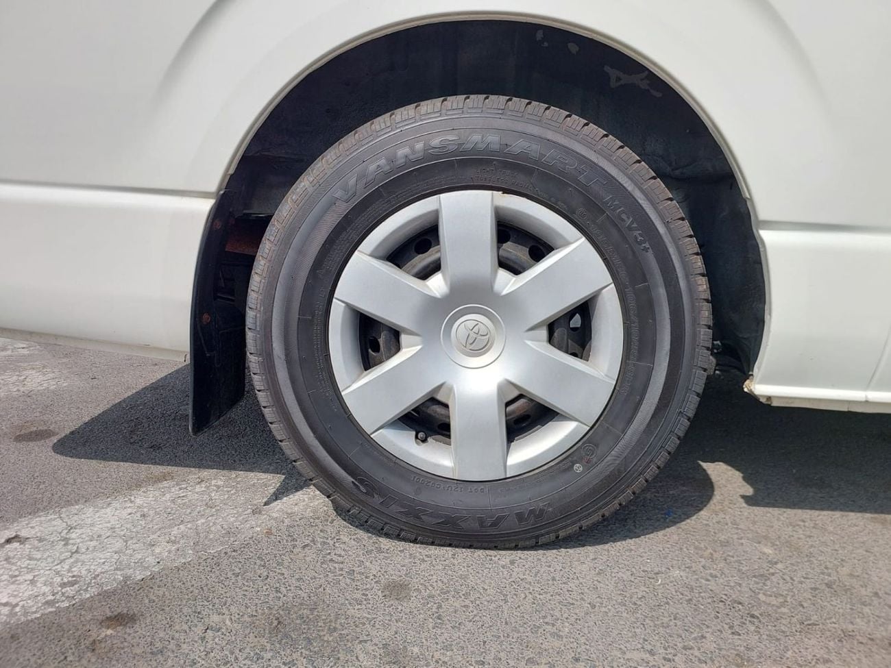 تويوتا هاياس (RAMADAN OFFER) TOYOTA HIACE COMMUTER VAN RHD 2018 MODEL 3.0 L DIESEL AUTOMATIC(PM36021)