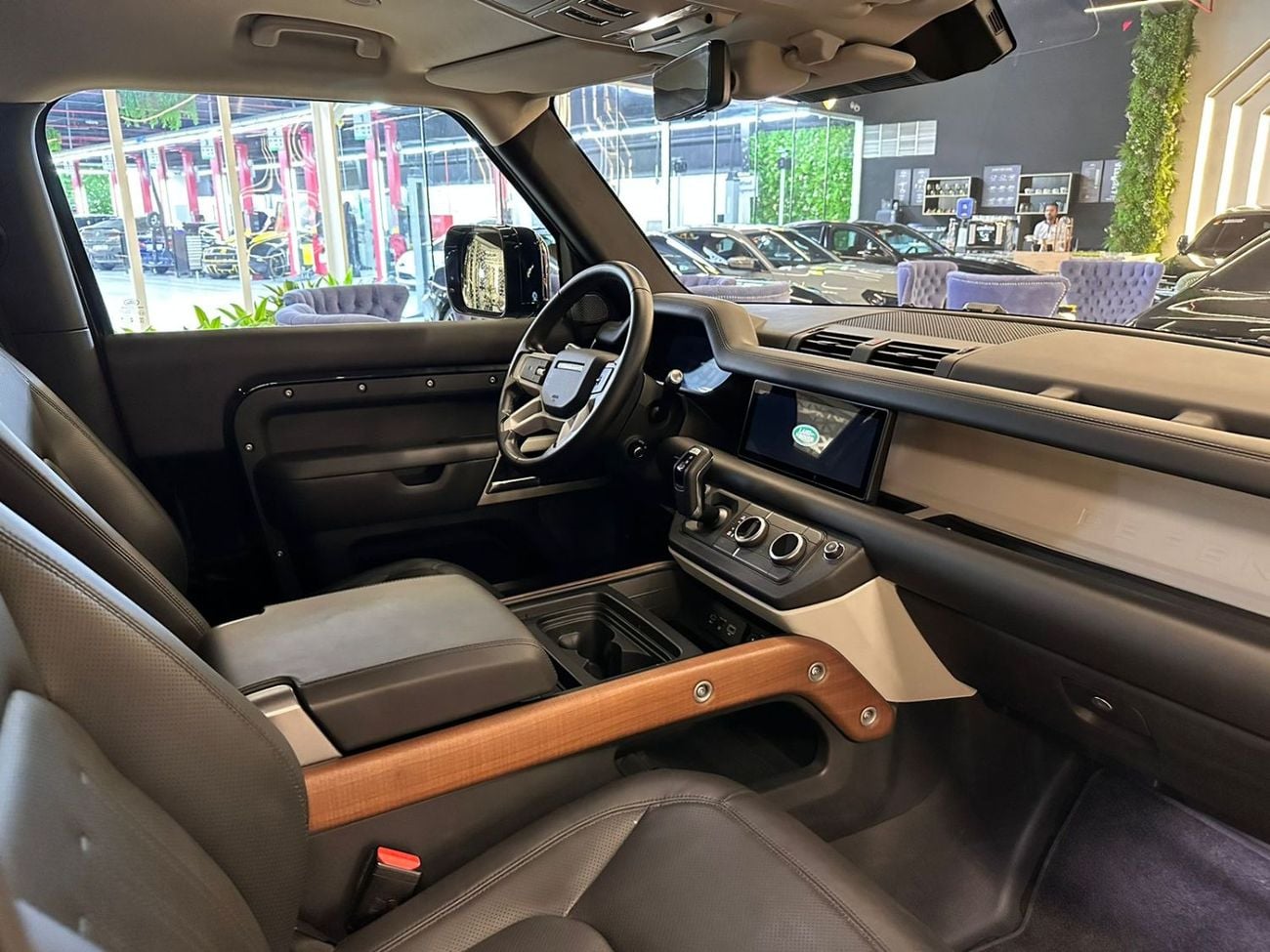 لاند روفر ديفندر P400 90 HSE 3.0L (5 Seater)