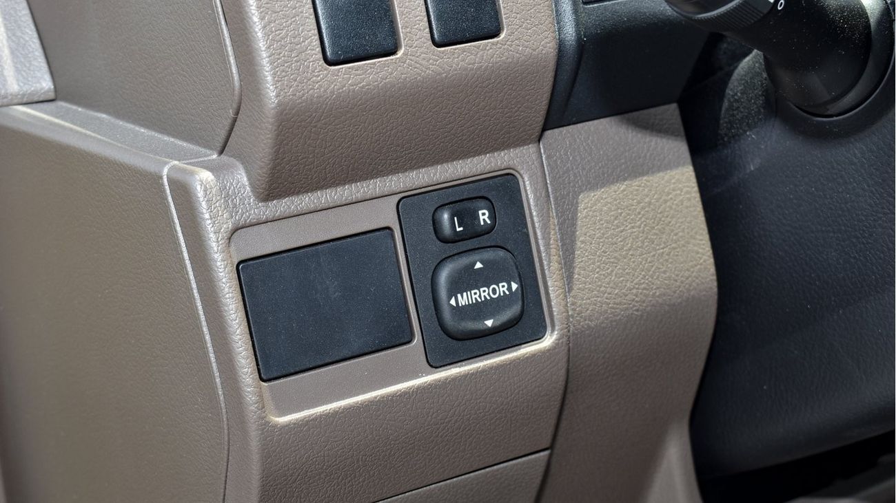 تويوتا لاند كروزر بيك آب 4.0L V6 A/T