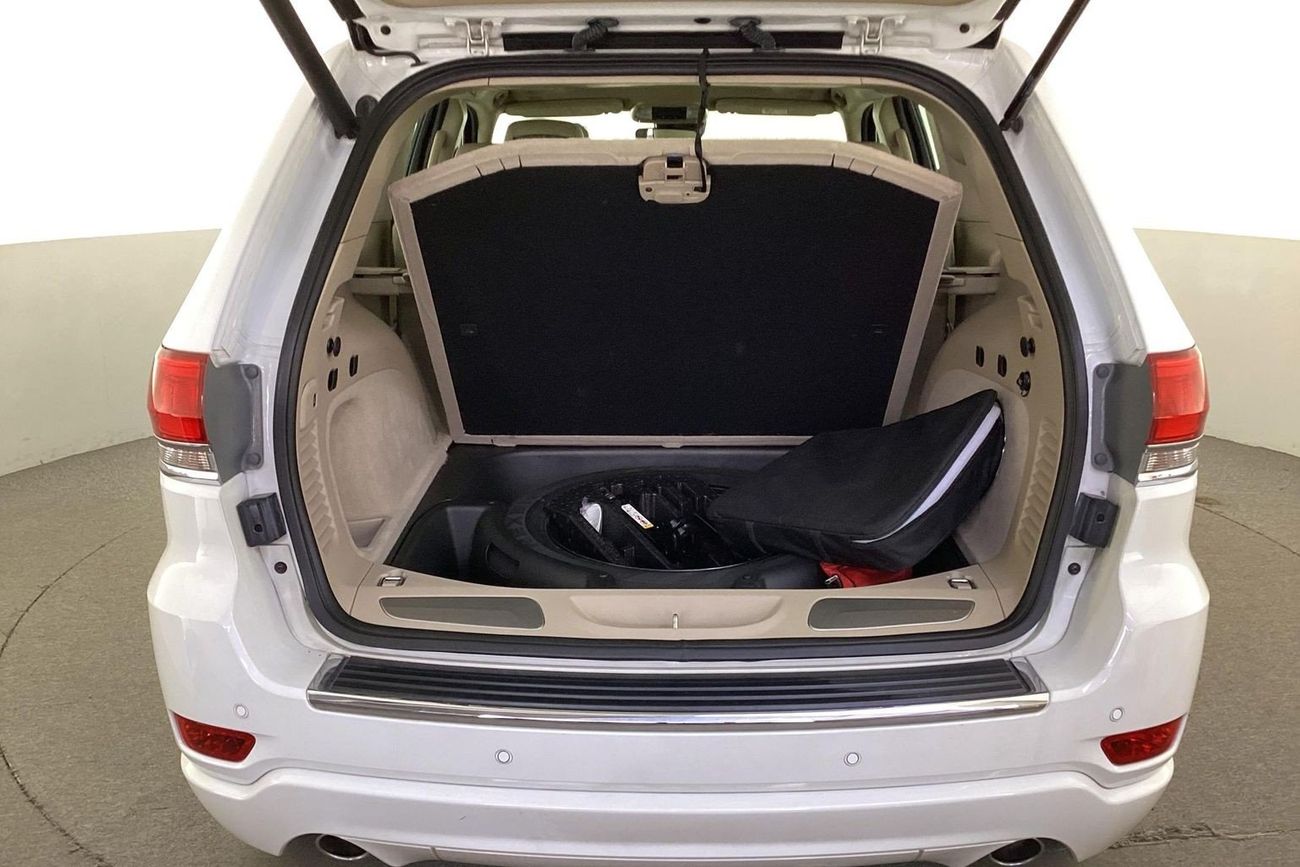 جيب جراند شيروكي Overland | National Day Celebration | شامل الضمان | 0 ﺪﻔﻋﺓ ﺃﻮﻟﻯ