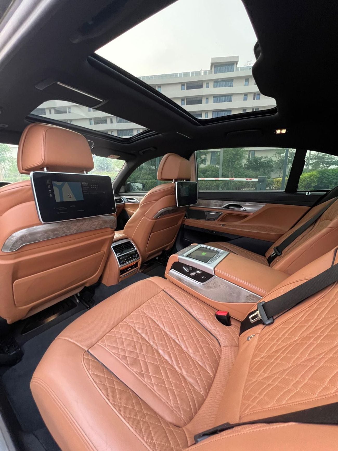 BMW 740i
