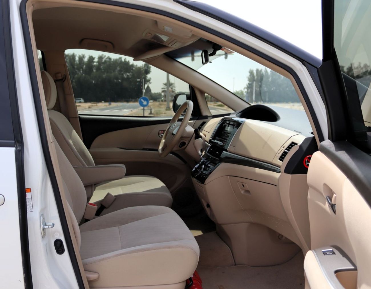 Toyota Previa ACCIDENTS FREE - GCC - ORIGINAL PAINT - S - PERFECT CONDITION INSIDE OUT