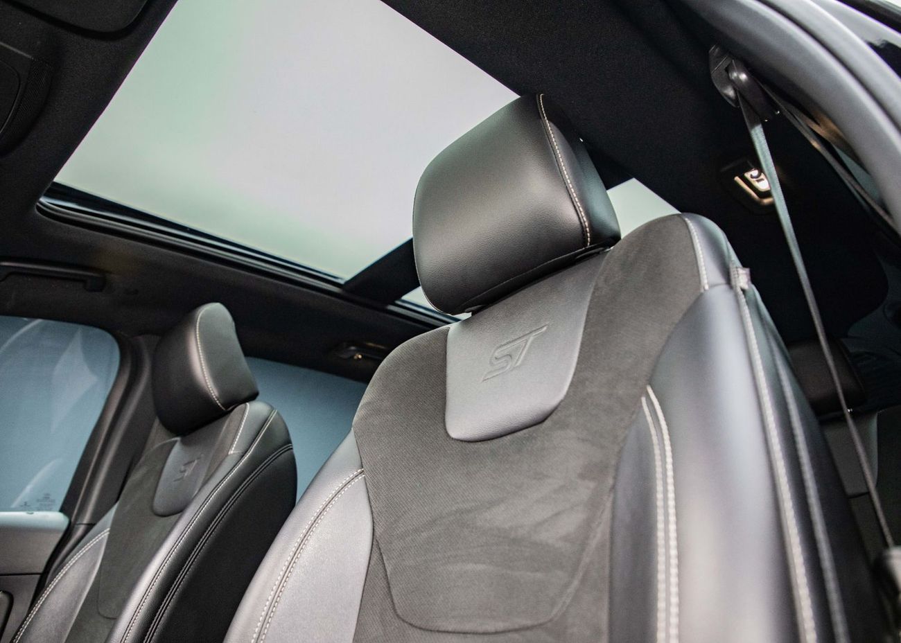 Ford Edge ST Black Exterior Package • Agency Warranty + Service Contract • GCC •