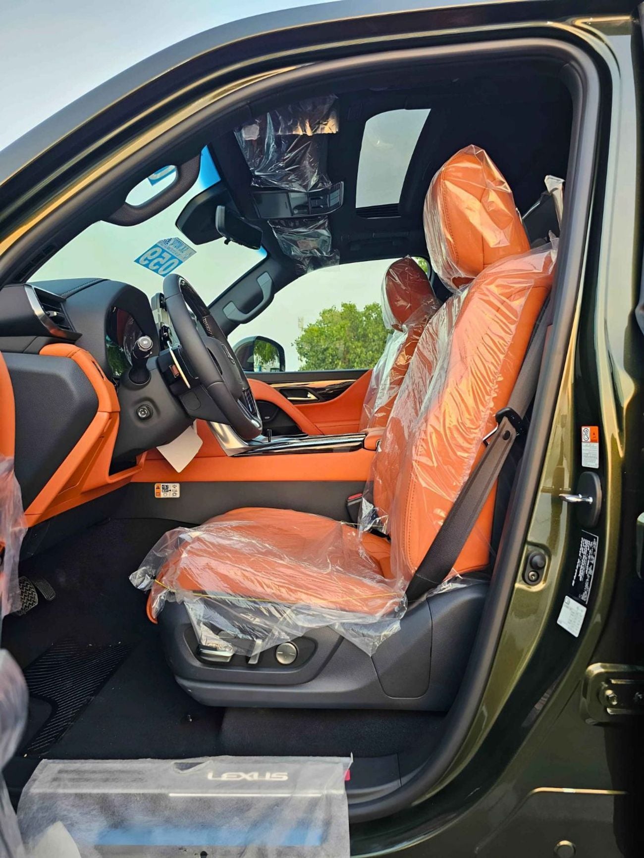 لكزس LX 700h HYBRID/ VIP SEATS FULL OPTION/ PETROL AT 3.5L V6 4WD/CODE#LX7HV