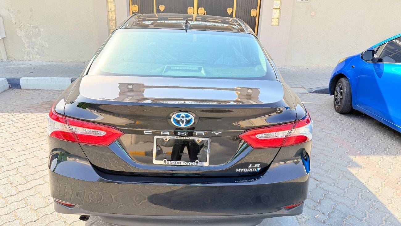 Toyota Camry LE 2.5L (176 HP)