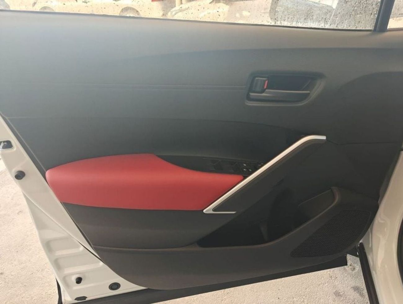 تويوتا كورولا كروس 2.0L HYBRID AUTOMATIC TRANSMISSION WITH LEATHER SEATS( FOR RE EXPORT ONLY )