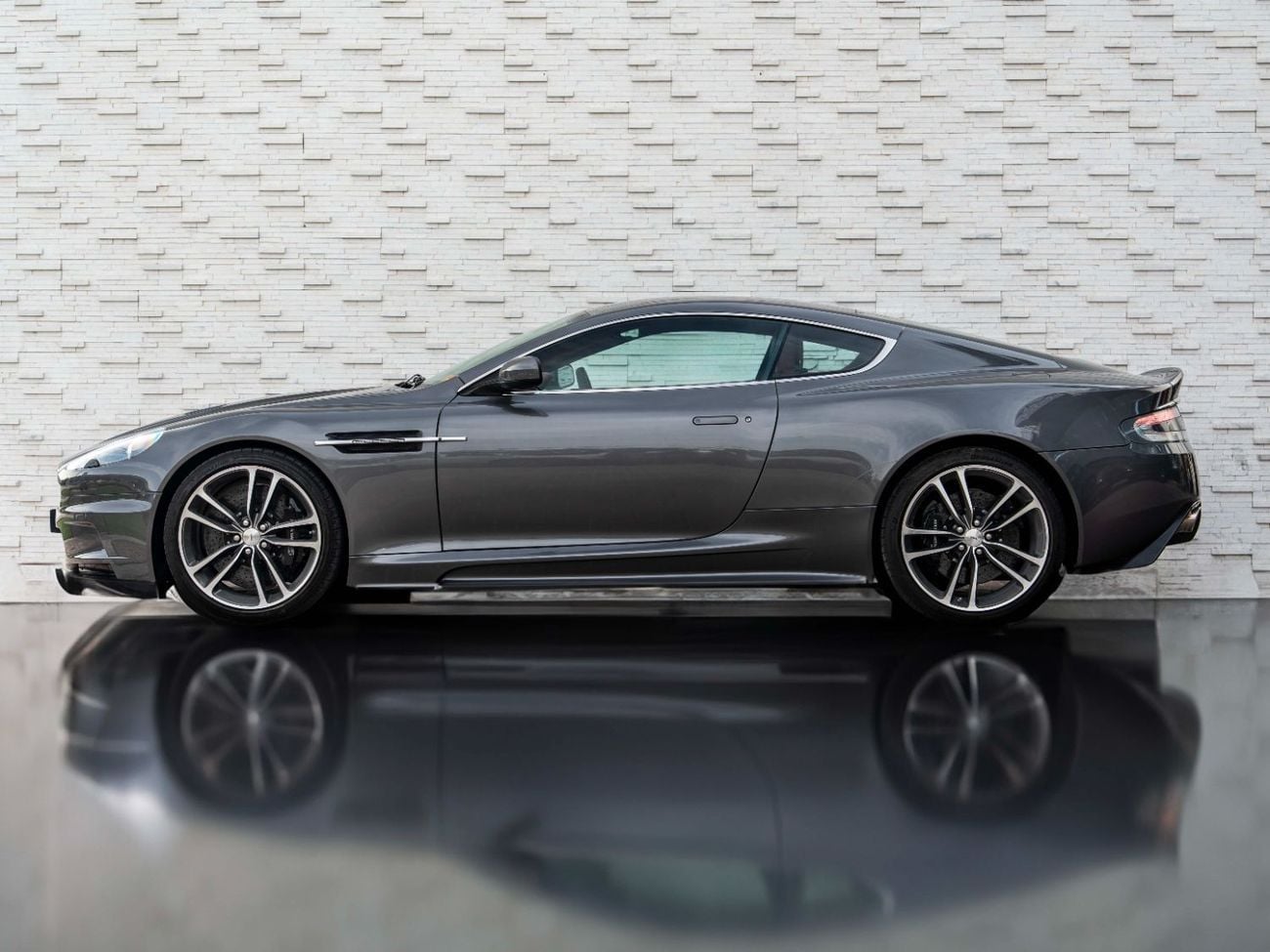 Aston Martin DBS