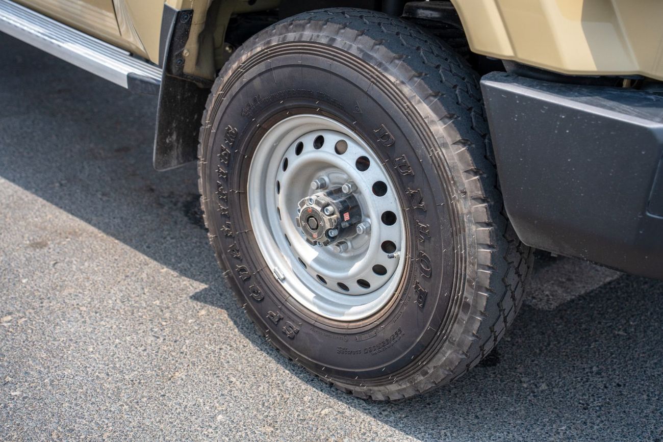 تويوتا لاند كروزر بيك آب Std 4.0L Single Cab Utility 4WD