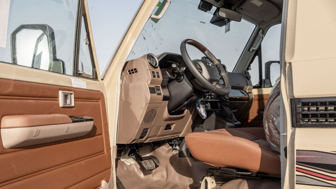تويوتا لاند كروزر بيك آب 2026 Toyota Land Cruiser LC79 4.0L AT Petrol Full Option (Beige-Brown)