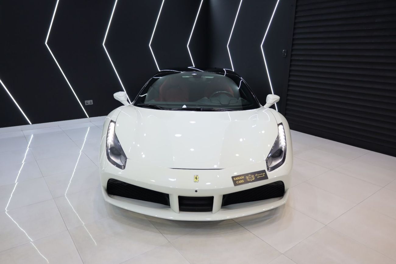 فيراري 488 Std 3.9L GTB, Bianco Avus Exterior, Passenger Display, Very Low KM, GCC Spec!!