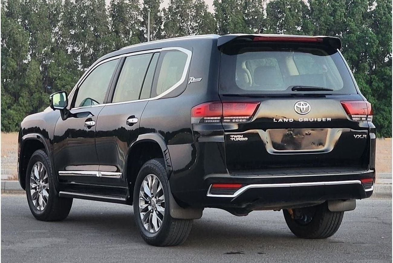 Toyota Land Cruiser 2017 Modified to 2024 VXR Full Option Very Clean Sunroof | CoolBox | Electric Seats | Leather Seats