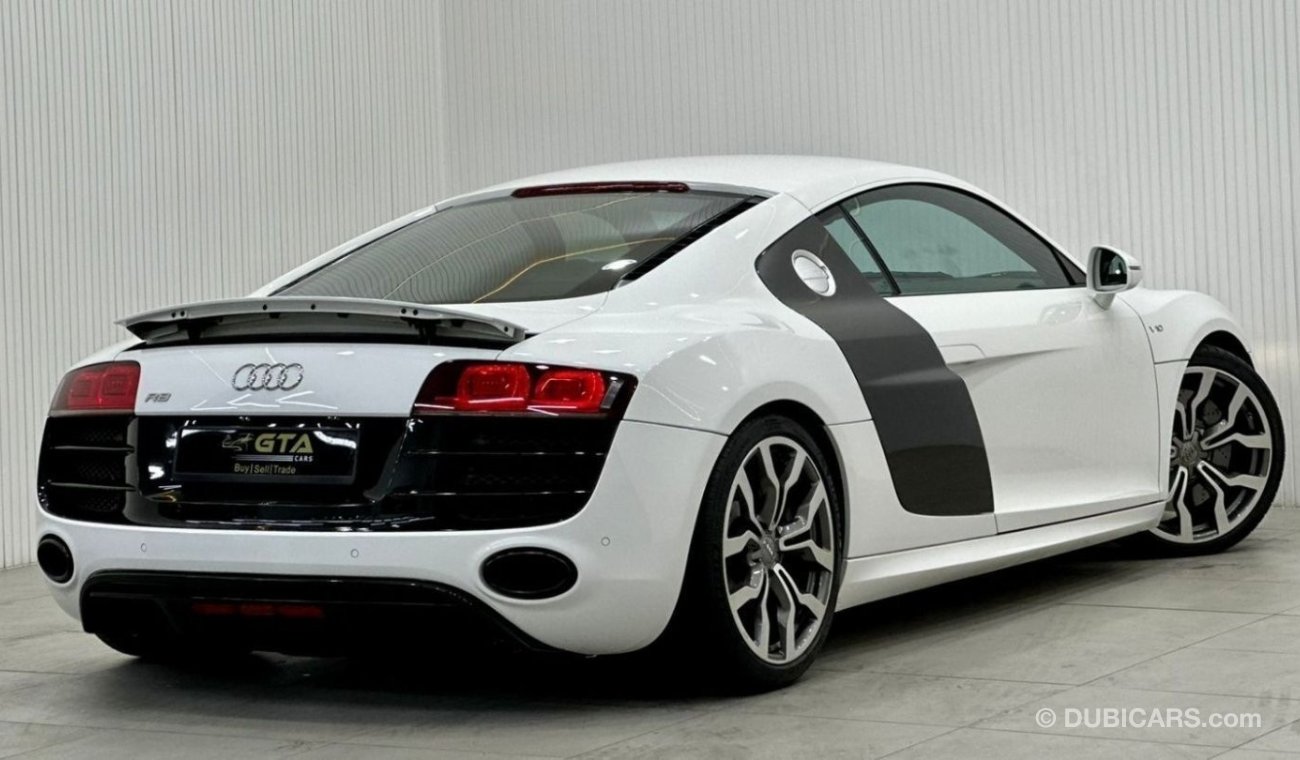 أودي R8 2013 Audi R8 V10 Coupe, Very Low Kms, Excellent Condition, GCC