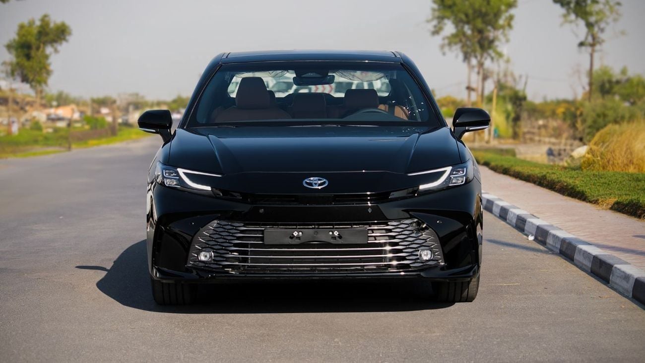 تويوتا كامري GLE 2.5L - Black Inside Yellow Brown