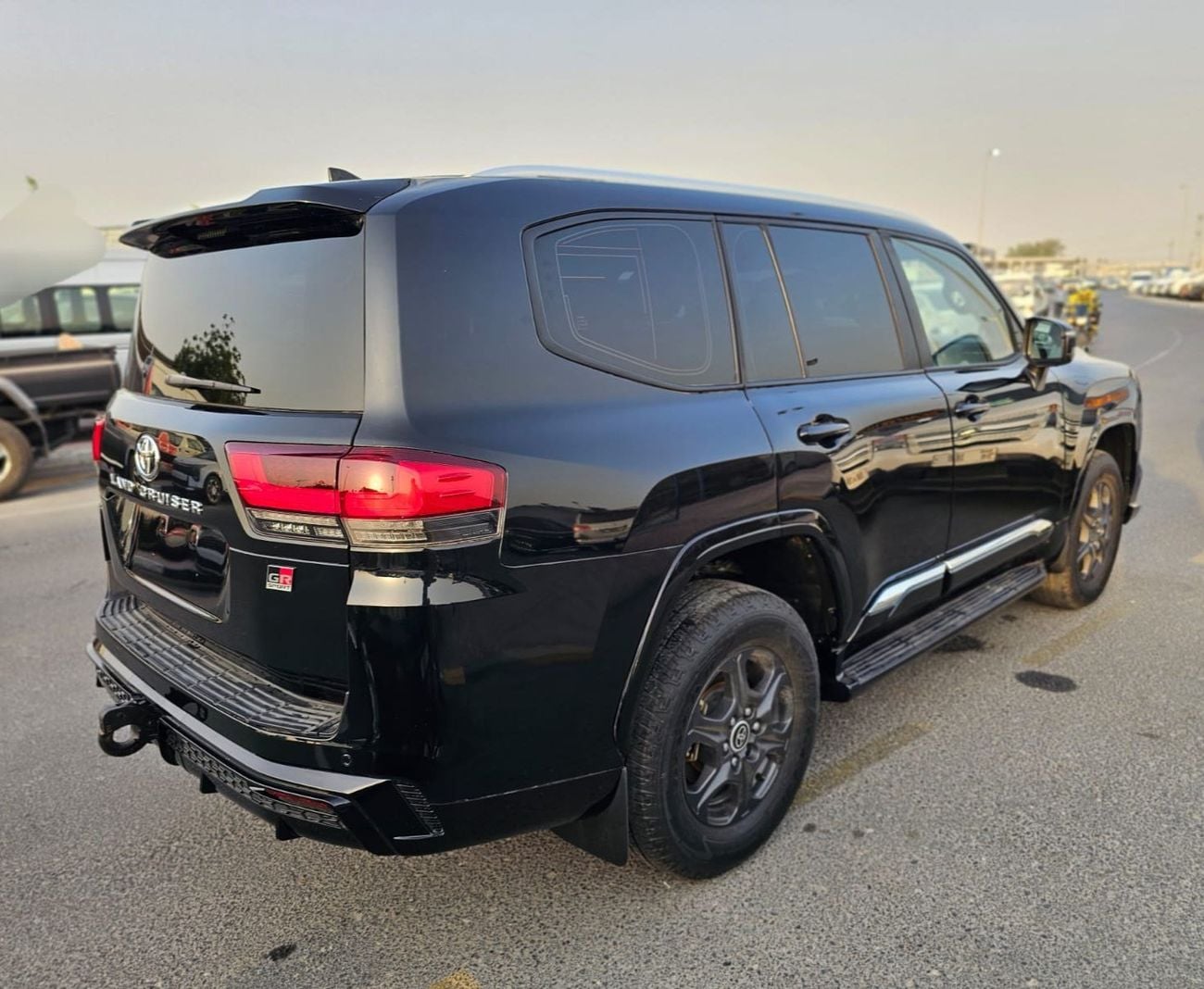 تويوتا لاند كروزر Toyota landcruise 2022MODEL twin turbo Gr sports 3.5 petrol v6 Colour Black Interior Red push start 
