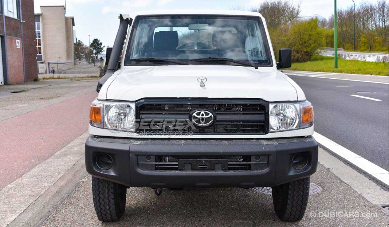 Toyota Land Cruiser Pick Up DC LC79 4.2L Diesel 5M/T FROM ANTWERP