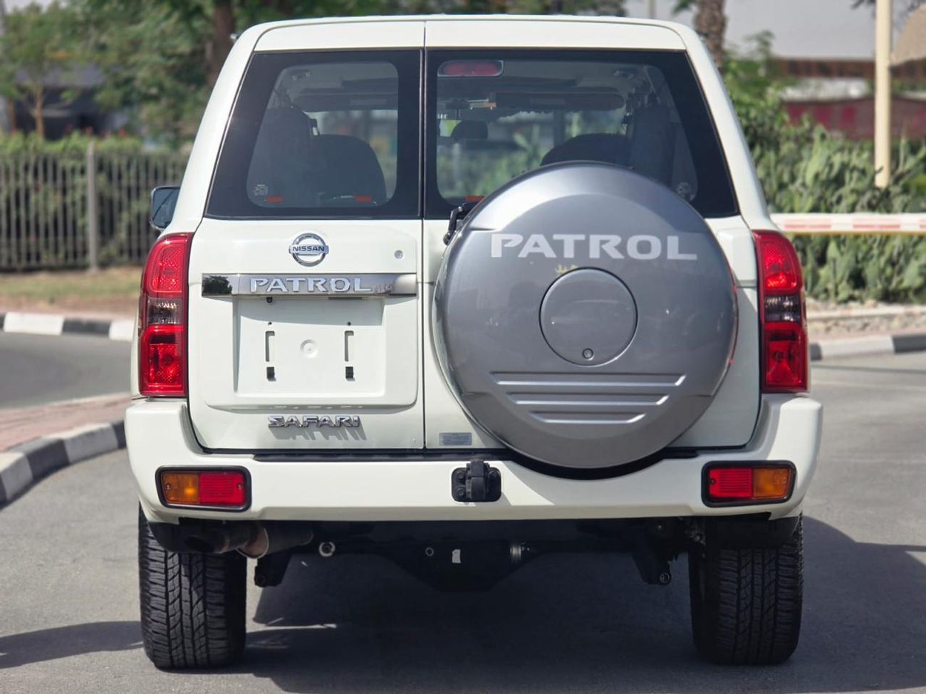 Nissan Patrol Safari Safari 4.8L M/T 2021 GCC SINGLE OWNER LOW MILEAGE IN MINT CONDITION