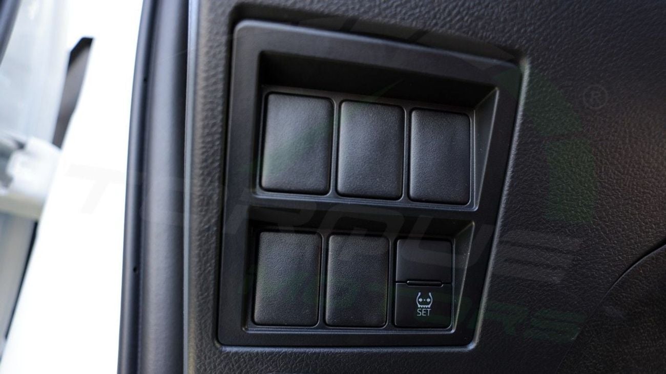 Toyota Hilux ( Only For Export ) 2026 Toyota Hilux SR5 Double Cabin 4x4 2.7L GCC BRAND NEW