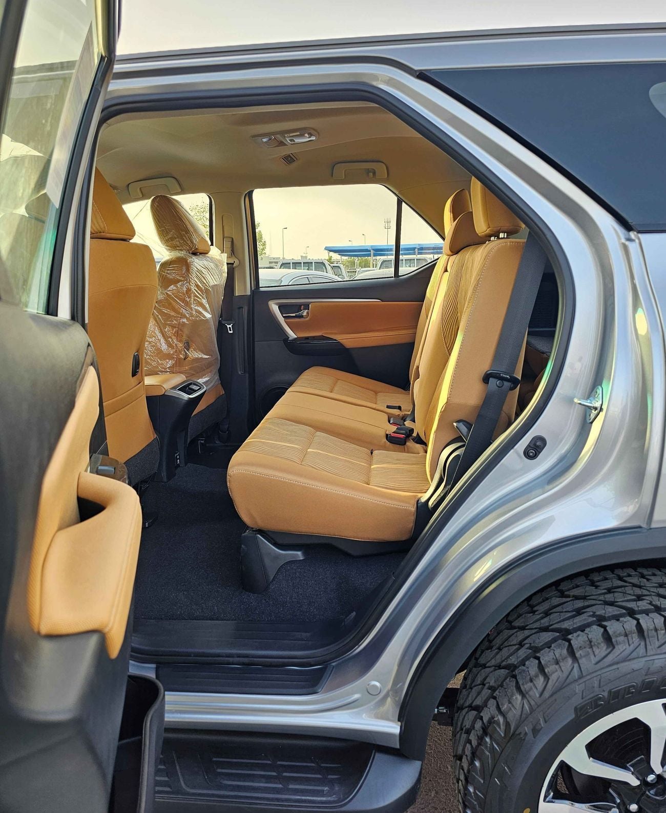 تويوتا فورتونر 4.0L V6 PETROL / 8 SCREEN + CAMERA / REMOTE KEY / REAR A/C (CODE # FP40VXB)
