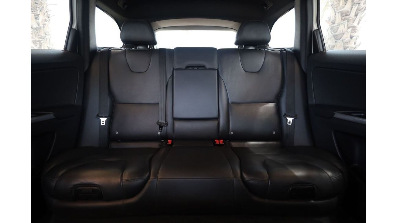 فولفو XC 60 Volvo XC60 2016 GCC under Warranty with Flexible Down-Payment.