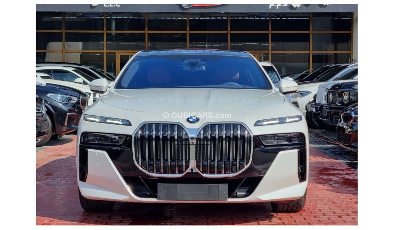 بي أم دبليو 760 i xDrive 5 Years W&S  M Sport 2023 GCC