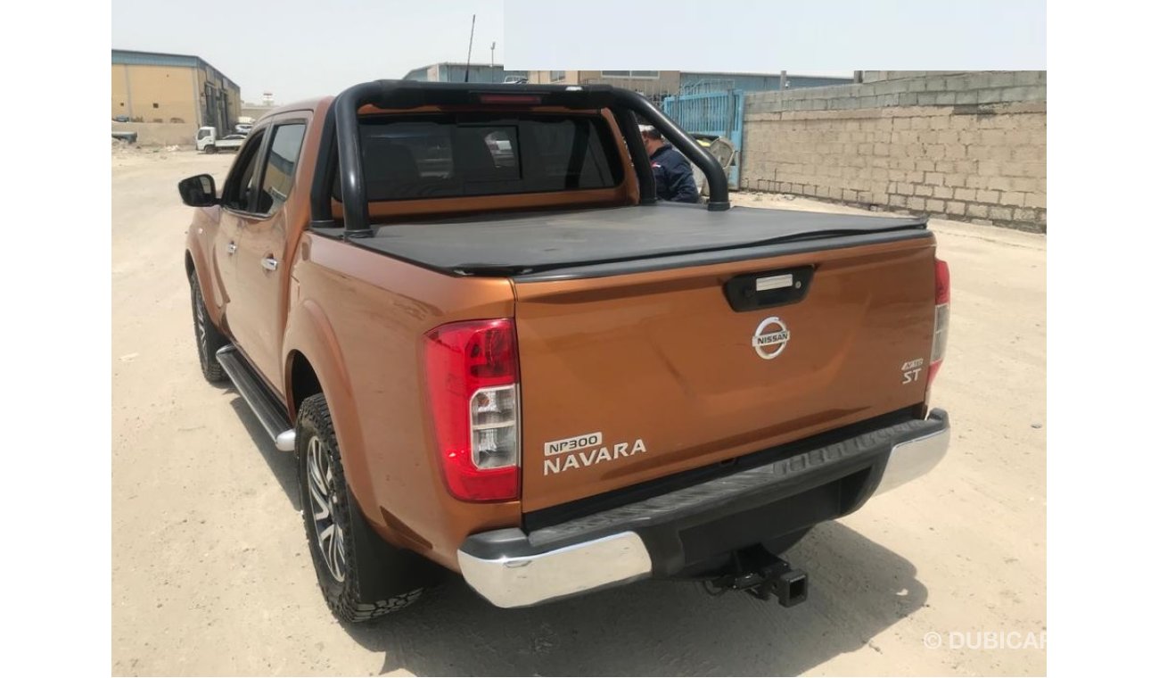 نيسان نافارا DIESEL MANUAL GEAR 2.3L 4X4 RIGHT HAND DRIVE