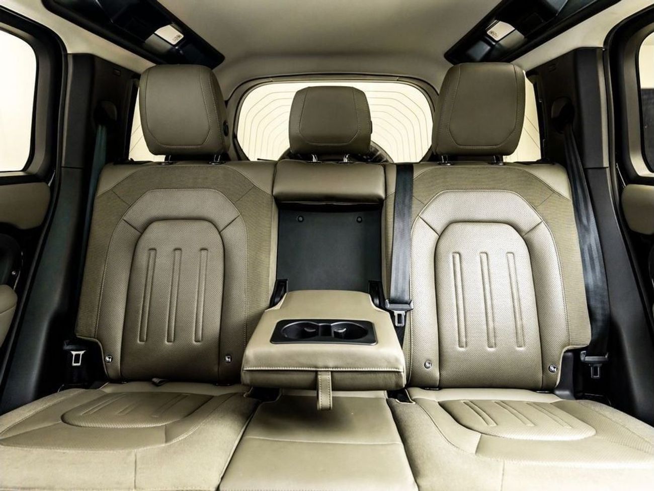 Land Rover Defender P400 110 SE 2020 Urban Defender 110 SE, 2025 land Rover Warranty, Full Service History, Low KMs, GCC