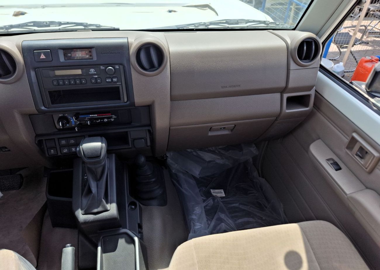 تويوتا لاند كروزر 70 Hardtop 4.0L 3 Door Automatic Petrol (Export Only)