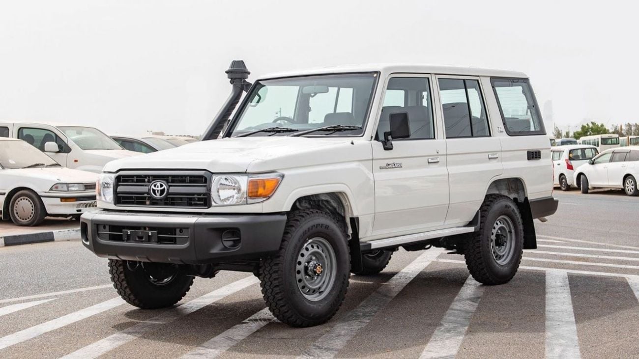 تويوتا لاند كروزر 70 (RHD) Toyota Land Cruiser 76 DC 4.2D Power Window MT MY2023 – White