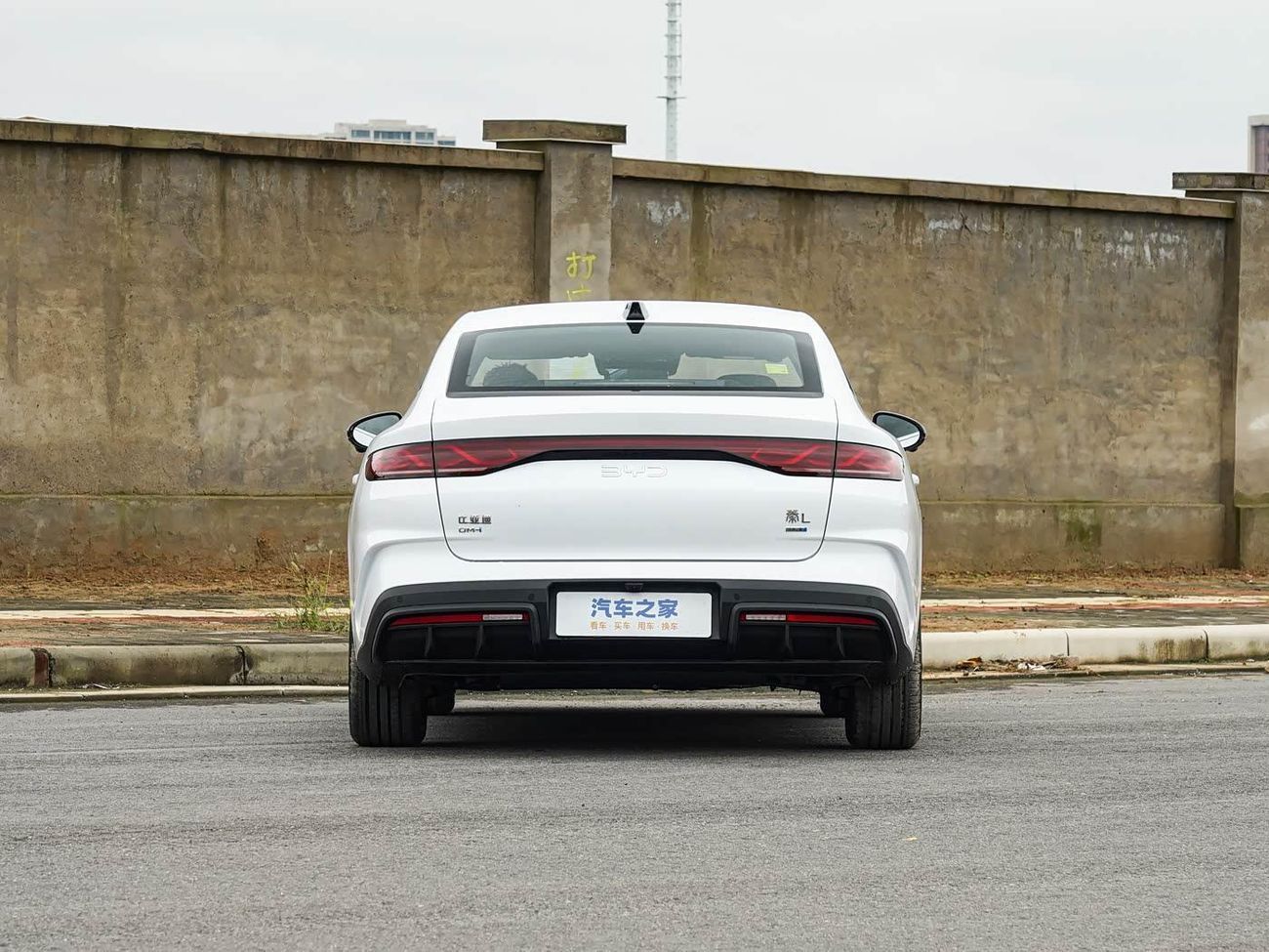 BYD Qin L DM-i BYD QIN L DMi 128Km Leading Version 2025