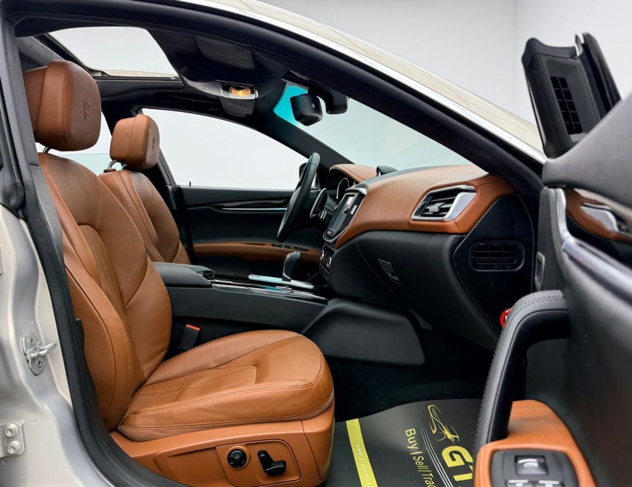 Maserati Ghibli 2016 Maserati Ghibli Q4, Full Maserati Service History, Fully Loaded, Excellent Condition, GCC