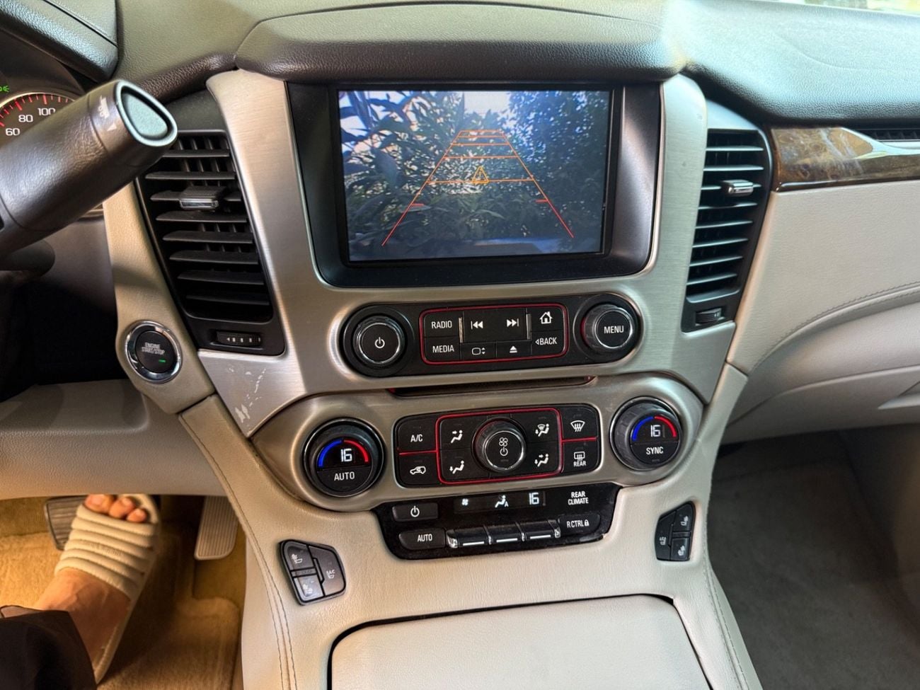 GMC Yukon 2015 DENALI 6.2L/V8 WELL MAINTAINED GCC