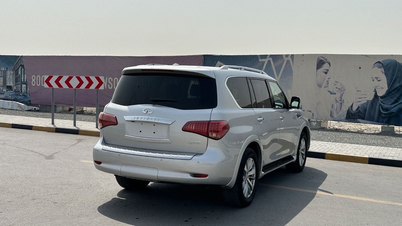 Infiniti QX80 LUXURY Standard 5.6L Full option original paint without accident