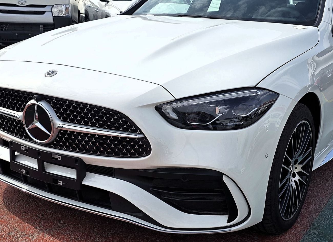 Mercedes-Benz C 200 Mercedes-Benz C200L 1.5L with cold and heat seats white color 2025 Model