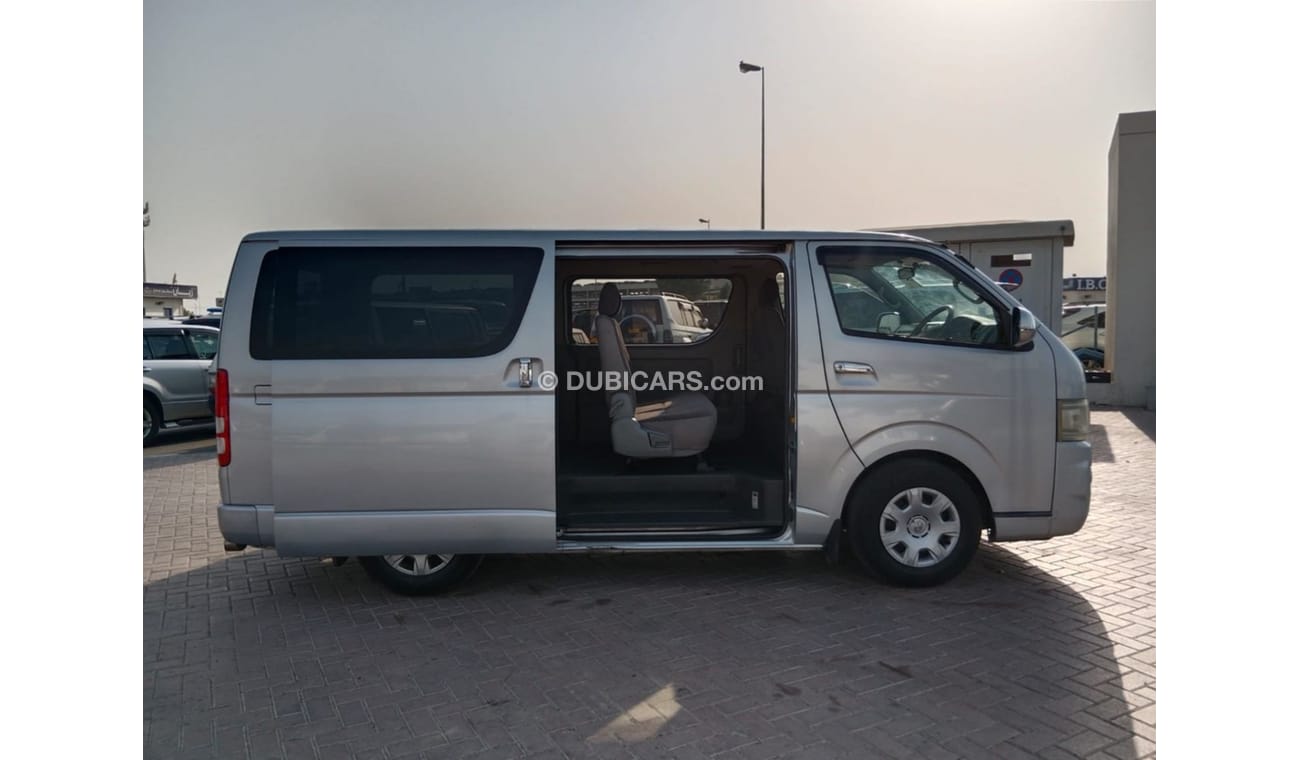 تويوتا هاياس TOYOTA HIACE VAN RIGHT HAND DRIVE (PM1611)