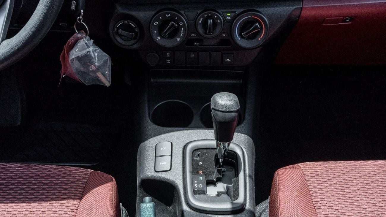 تويوتا هيلوكس 2026 Toyota Hilux SC GLX 2.8L AT Diesel (White-Red)