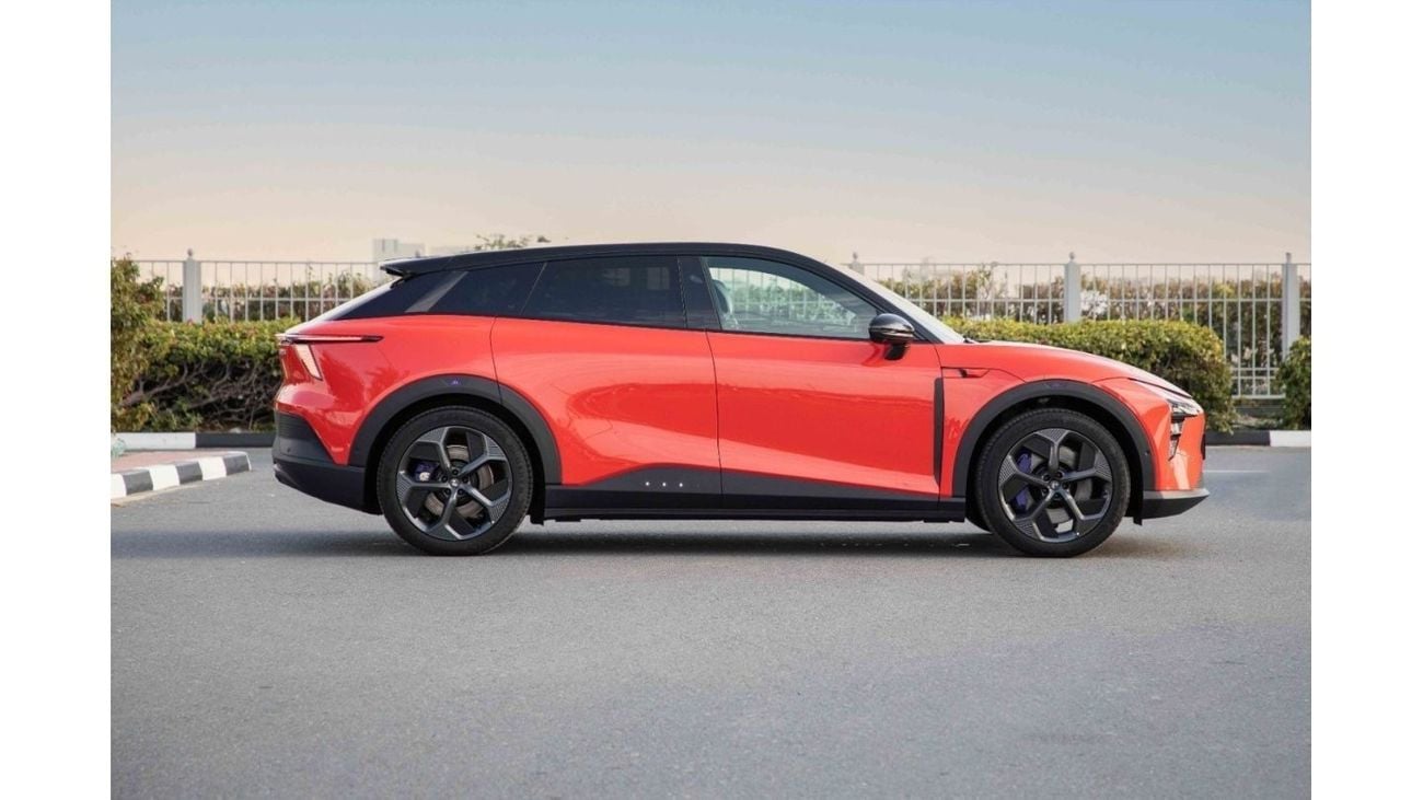 Ji Yue 01 2023 جيوي 01- أحمر داخل أبيض