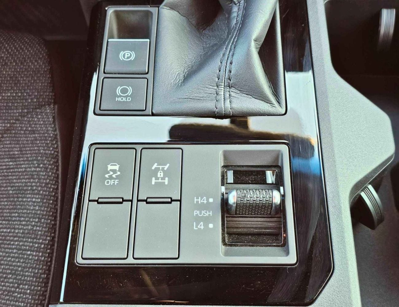 Toyota Prado TXR TOYOTA PRADO URBAN ROUND LIGHTS FABRIC SEATS SMALL DVD BASIC E OM PETROL AT 2.4L V4 4WD (CODE # P24U