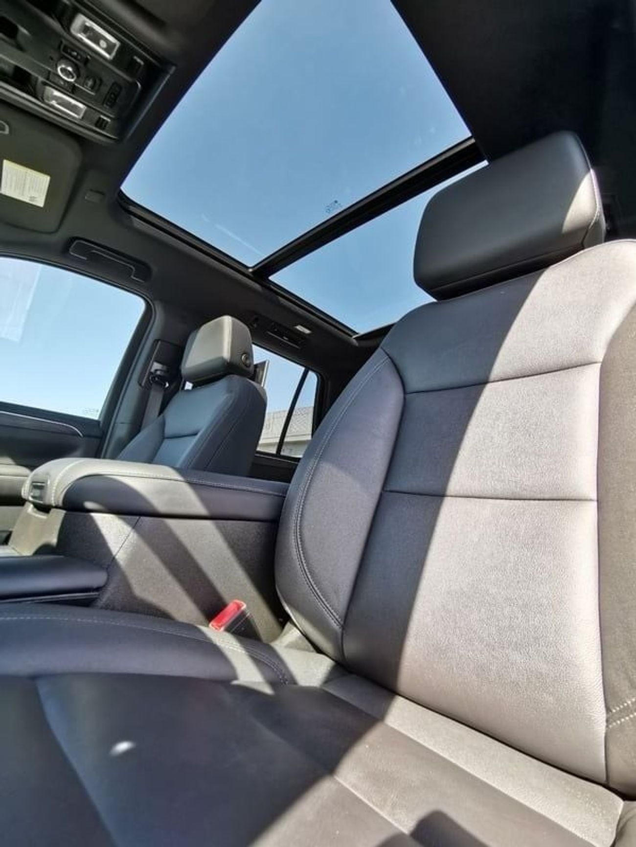 Chevrolet Suburban Chevrolet Z71 Suburban - 2023 - Black