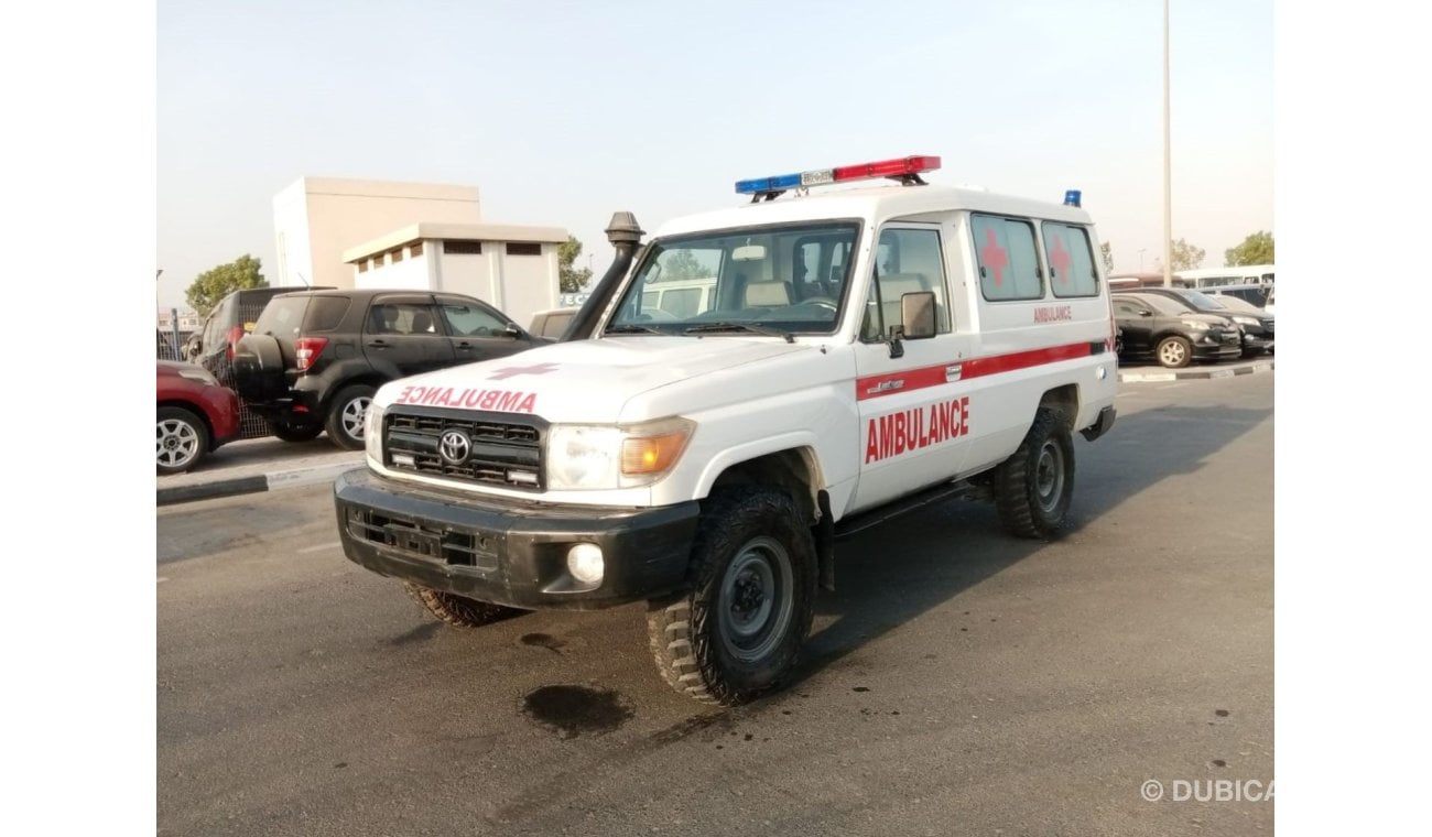 Toyota Land Cruiser TOYOTA LAND CRUISER AMBULANCE LEFT HAND DRIVE (PM 862)