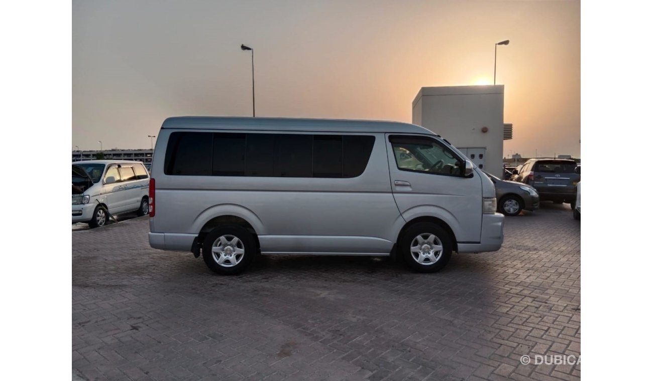 تويوتا هاياس TOYOTA HIACE VAN RIGHT HAND DRIVE (PM1518)