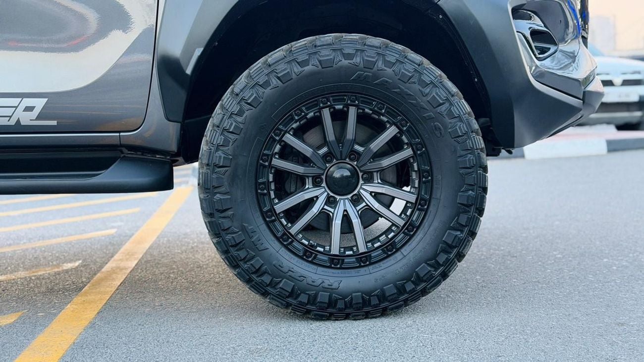 Toyota Hilux Special suspension+off-road tires GR Kitt