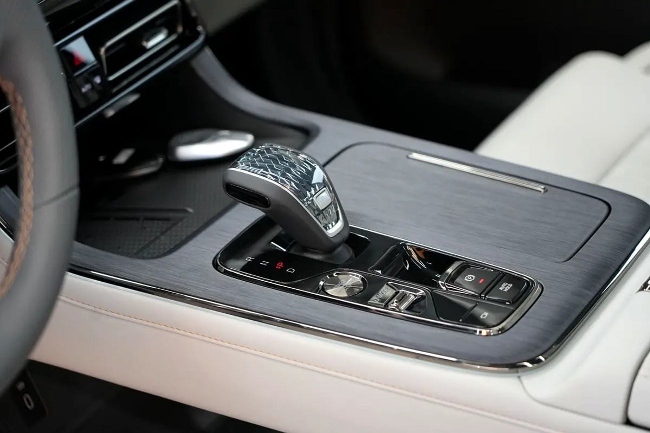 جي إي سي GS 8 2.0T GX (4WD) Traveller GX | GCC 0km | 5 Years Agency Warranty