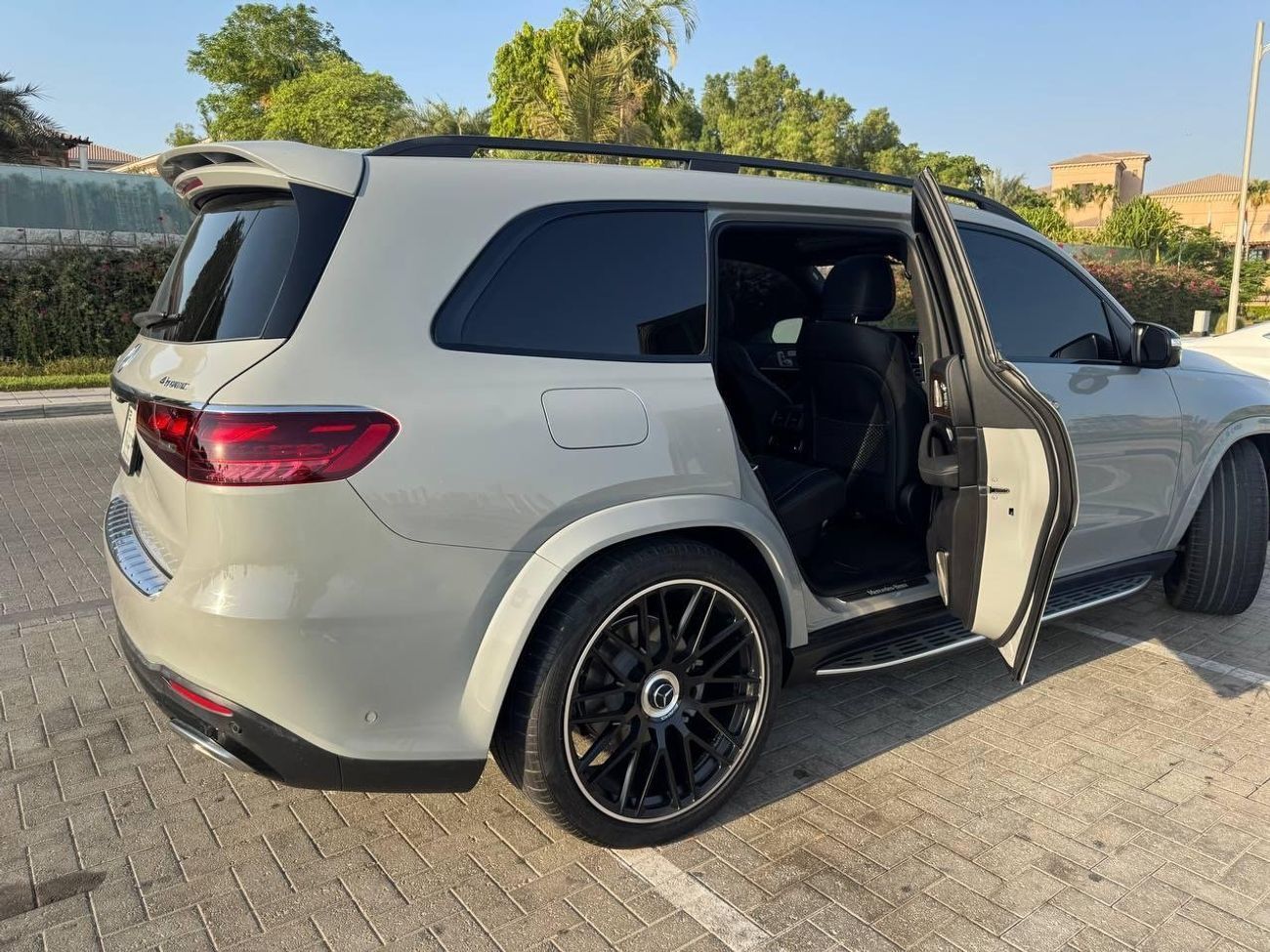 Mercedes-Benz GLS 580 Premium + 4.0L (489 HP)