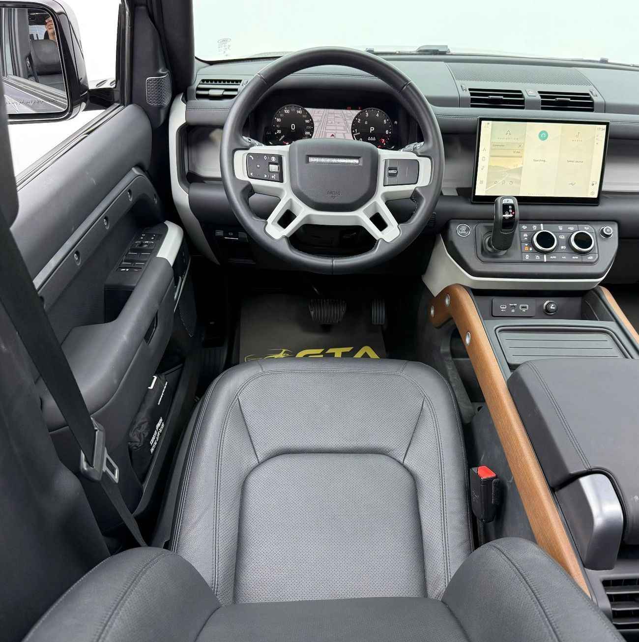 Land Rover Defender 2024 Land Rover Defender 110 SE P300, 2028 LR Warranty + Service Pack, Low Km, GCC