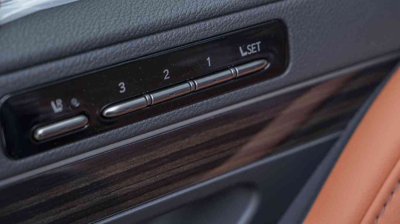 لكزس LX 700h VIP ECTAV0005 - لكزس LX700h F سبورت موديل 2026 - محرك هجين سعة 3.5 لتر، ناقل حركة أوتوماتيكي - لون أسود 