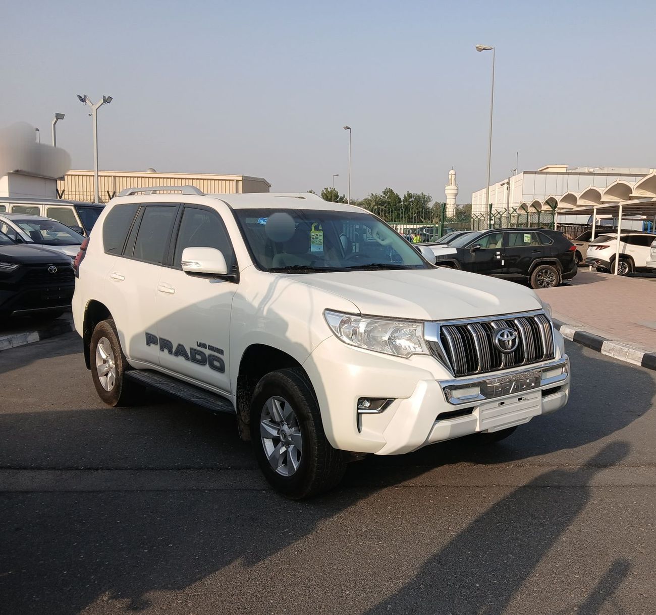 Toyota Prado Toyota prado 2022MODEL 2.7 v4 petrol Engine Colour White Transmission Automatic Interior.Begie 7seat