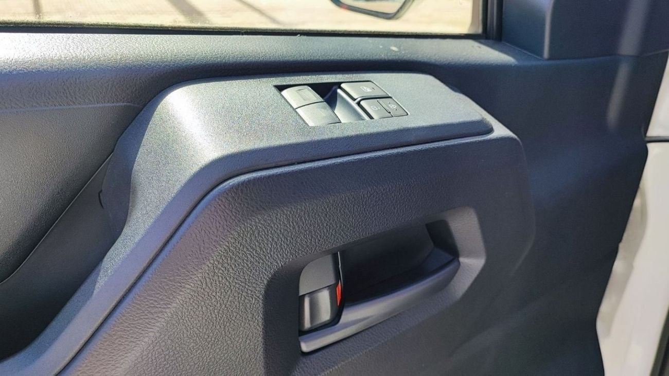 Toyota Hiace DLS - STD ROOF TOYOTA HIACE 2.8L P-VAN DSL A C HI 3 MT