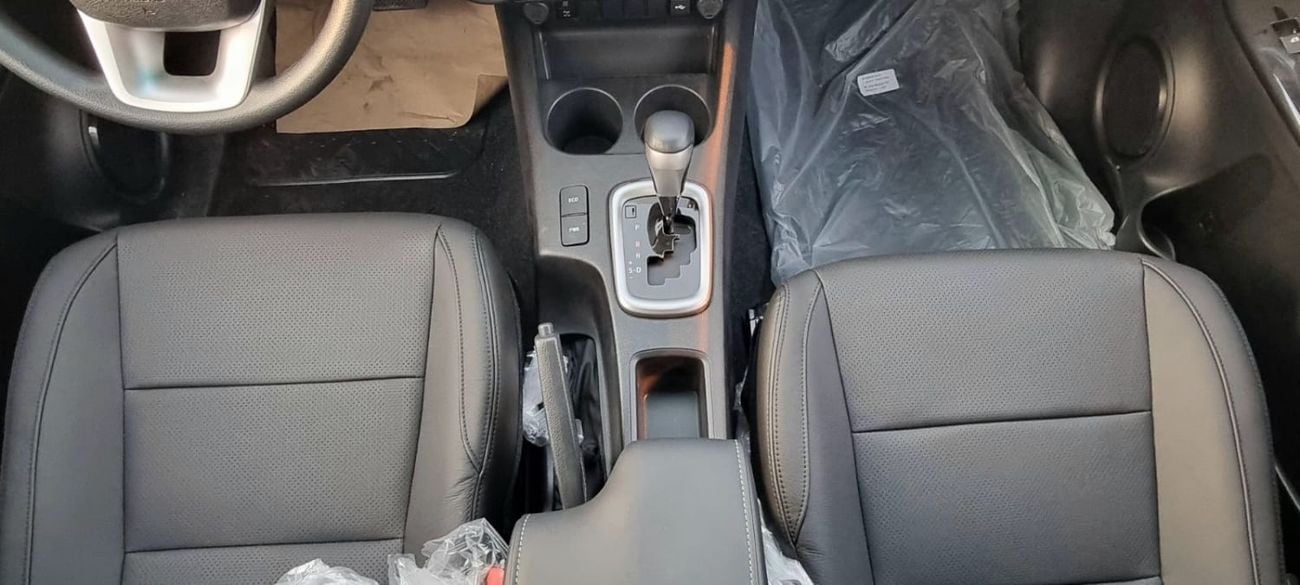 تويوتا هيلوكس SGLX TOYOTA HILUX 2.4L DIESEL 4X4 A/T LEATHER SEATS MY 2025