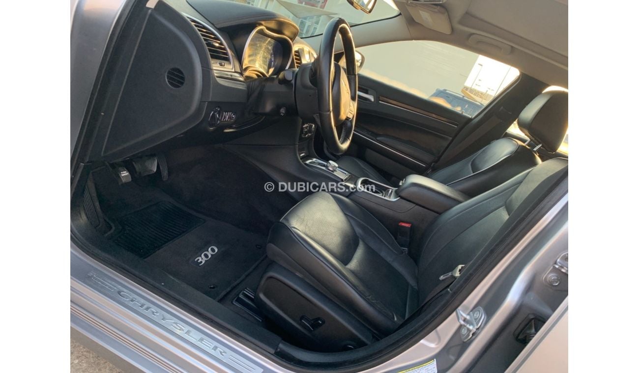 كرايسلر 300C CHRYSLER 300 Model 2016 very celen car.     Price 33,000 km 178,864  phone no 00971555363332   كرايس