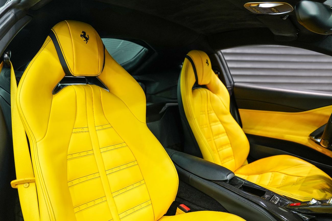 فيراري 812  سوبرفاست Carbon Package, JBL Audio, Passenger Display, Daytona Seats, GCC Specs!!